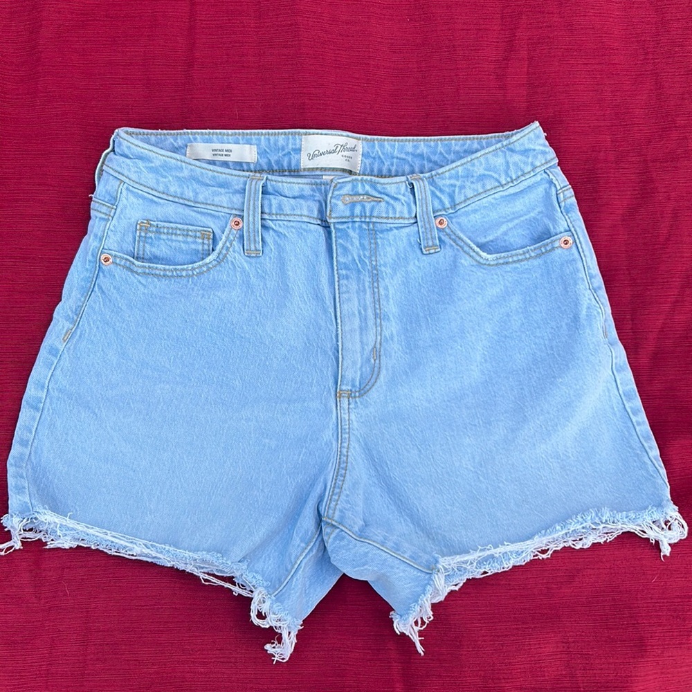 Universal Thread Shorts Size 6